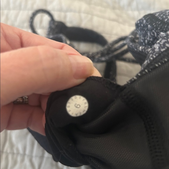 Lululemon Speckled Black Sports Bra size 6 - Picture 5 of 5
